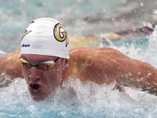 Wolsey Hall Oxford student, Dylan Arzoni, swimming.